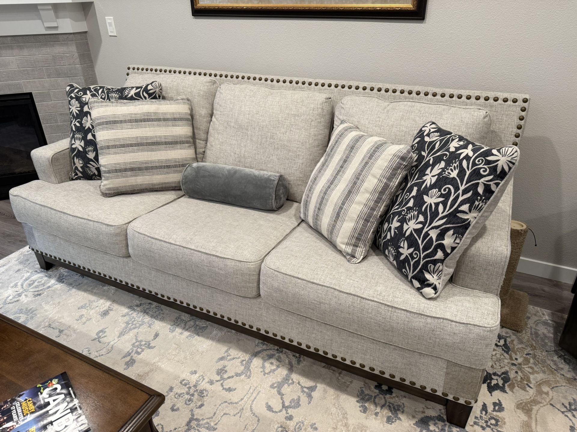 2 Year Old Sofa And Loveseat