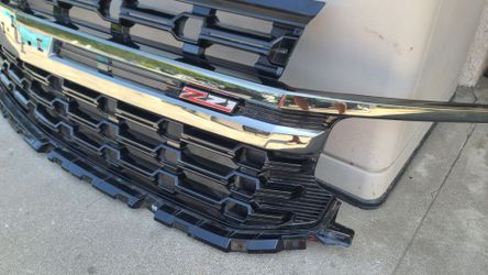 2021 -  2022 CHEVROLET TAHOE SUBURBAN GRILLE GRILL Z71 GENUINE USED OEM.
