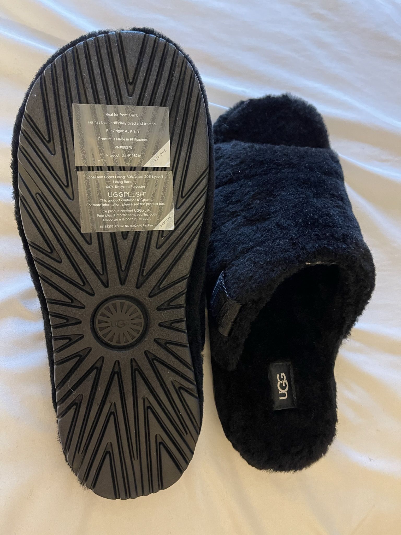 New men’s Ugg’s black slippers size 10