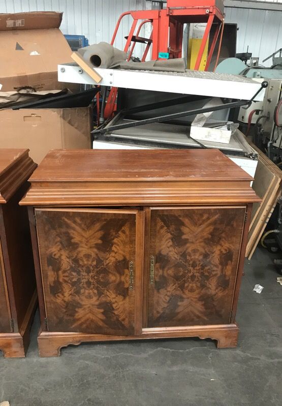 Foyer entryway display table