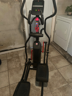 2024 Schwinn 411 Elliptical – Like New, Electric Touchscreen - Oak Park, IL
