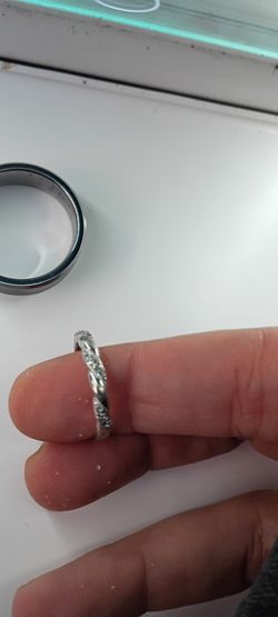 Dazzling 10K White Gold Diamond Twisted Band (Wedding/Stackable Ring)