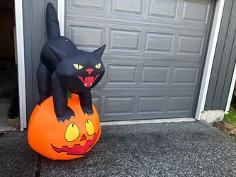 Halloween Pumpkin Black Cat indoor or Outdoor Electric Air Blowup Blow up 6’ Tall in Great Condition light up