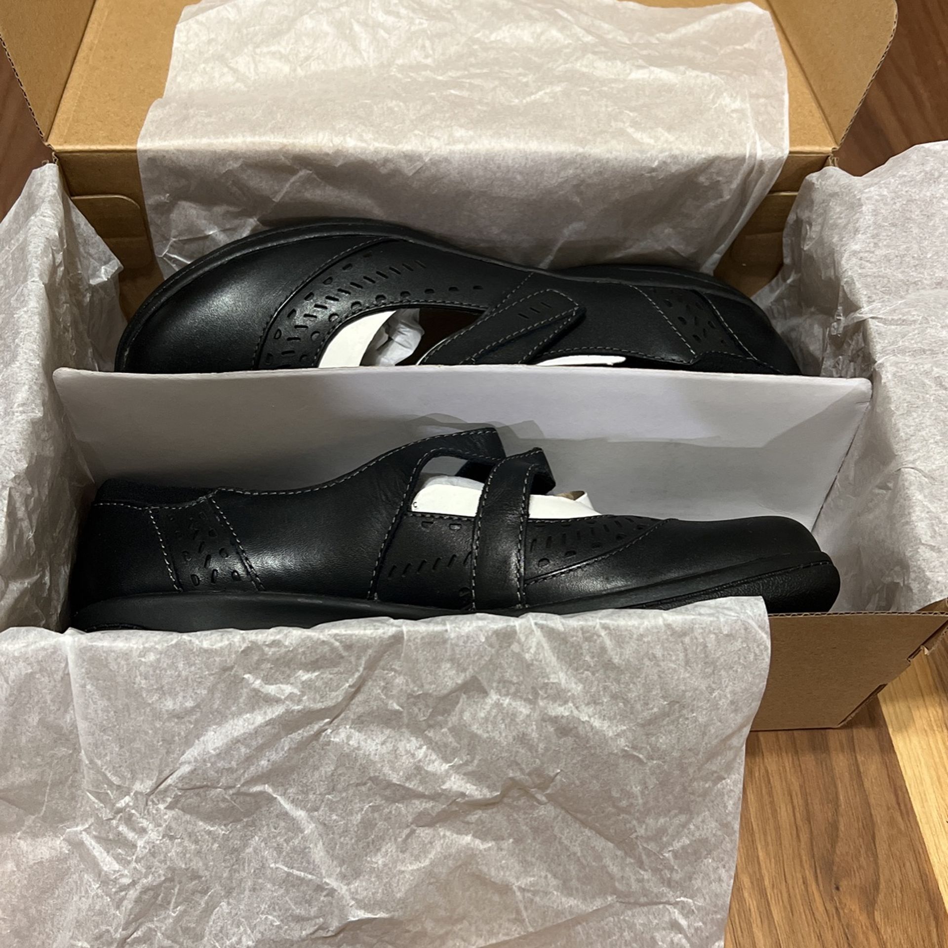 Clarks Shoes For Woman Size: 7.5