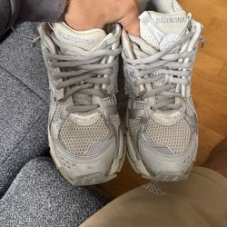 size 41 white balenciaga runners
