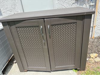 Patio Chic 123 Gal. Resin Basket Weave Patio Cabinet in Brown