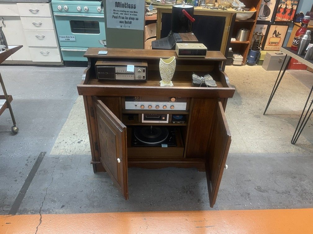 Vintage Magnavox PG 6564 Stereo Dry Console