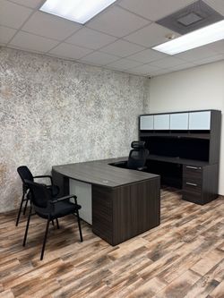 Complete Executive Office Desk Set with Hutch & 3 Chairs – Excellent Condition