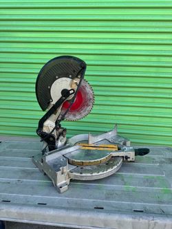 DEWALT DW713 10” Compound Miter Saw – 15 Amp