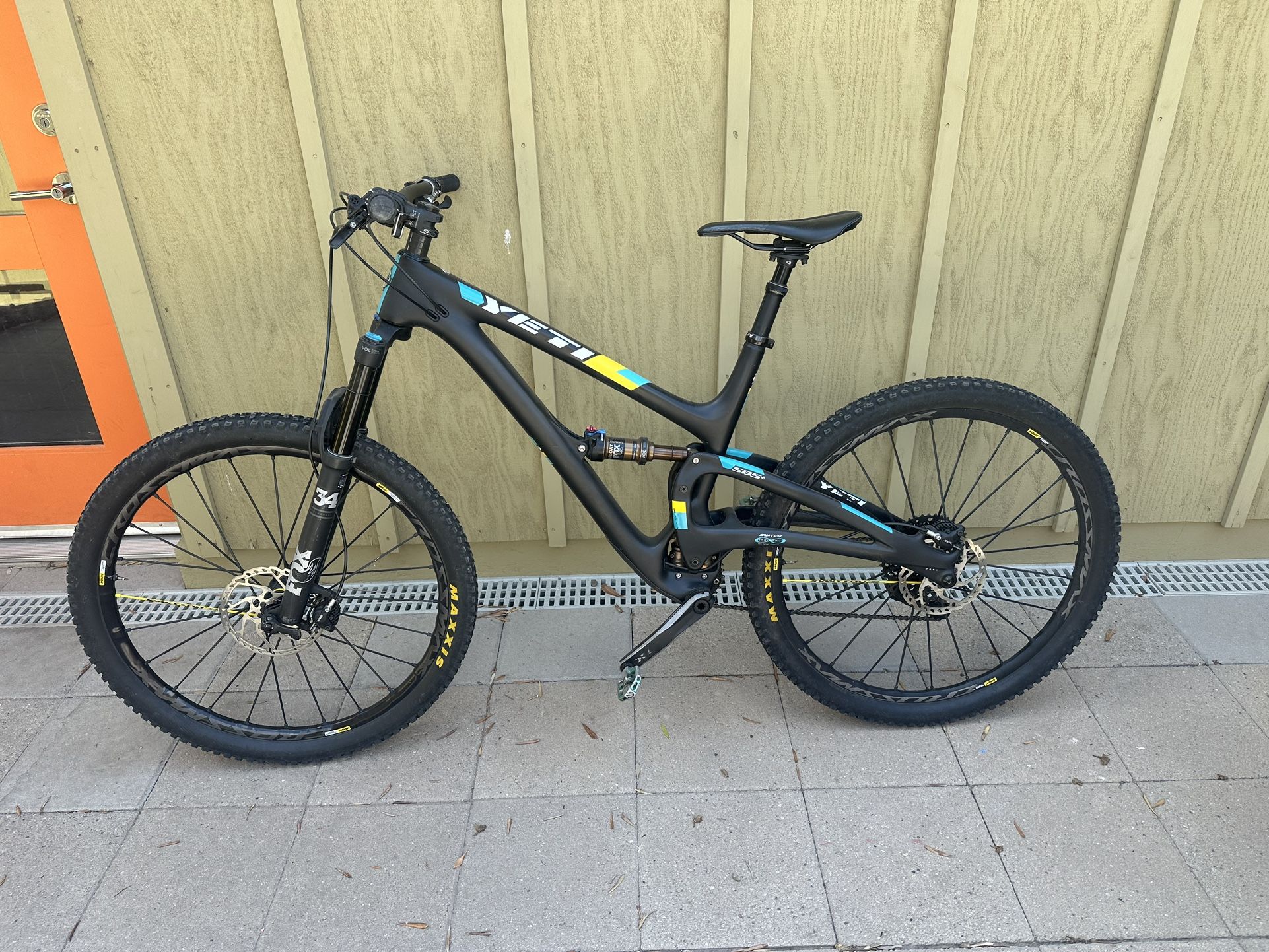 Yeti SB5+ Turq Switch Carbon Excellent Condition