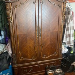Treasure cabinet antique, beautiful, solid wood no low brawlers