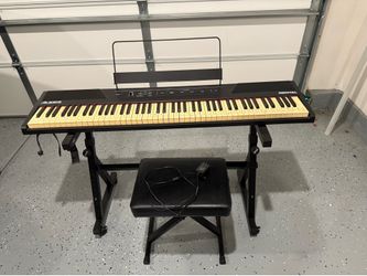Electric Keyboard with weighted keys