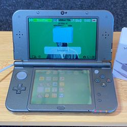 New Nintendo 3DS XL Gray with Charger