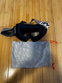 Ski goggles