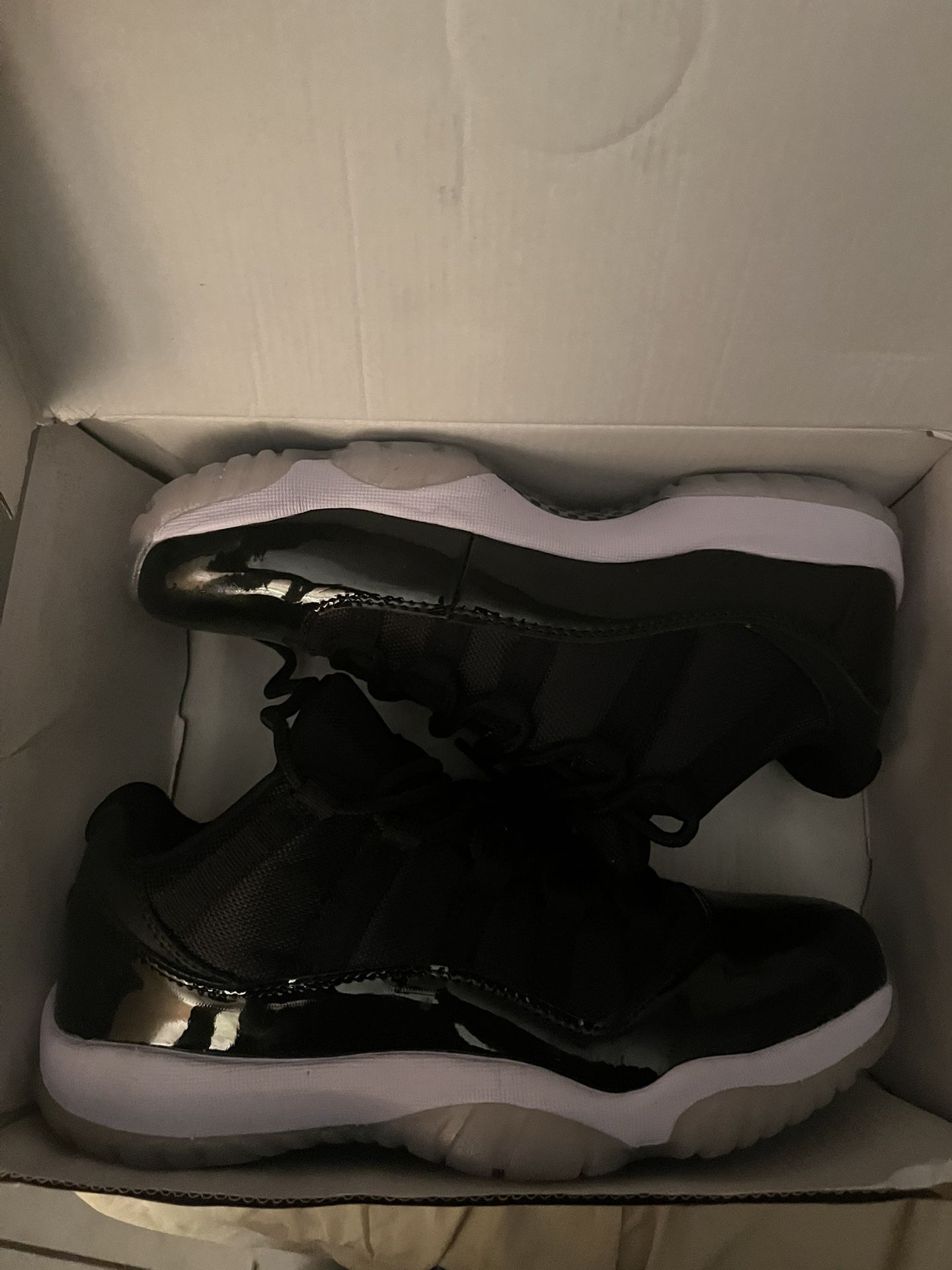 Air Jordan 11 Low Size 9.5