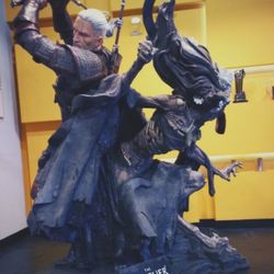 Witcher 9ft Cinematic Sculpture By World Famous artist Tomek Radziewic/Udock