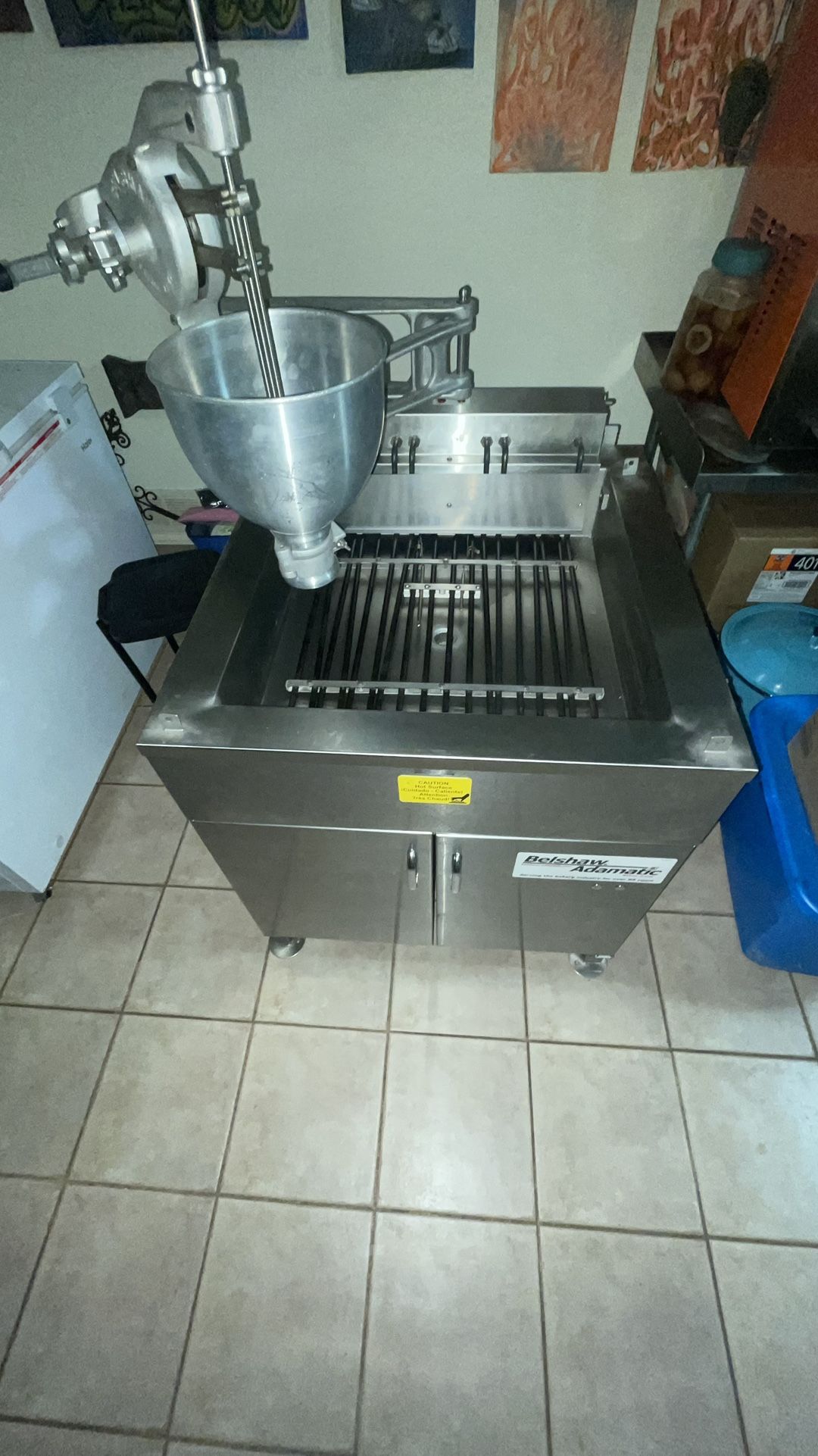 624 DONUT FRYER (ELECTRIC) Belshaw With Mochi Donut Plunger, Hopper and Bowl