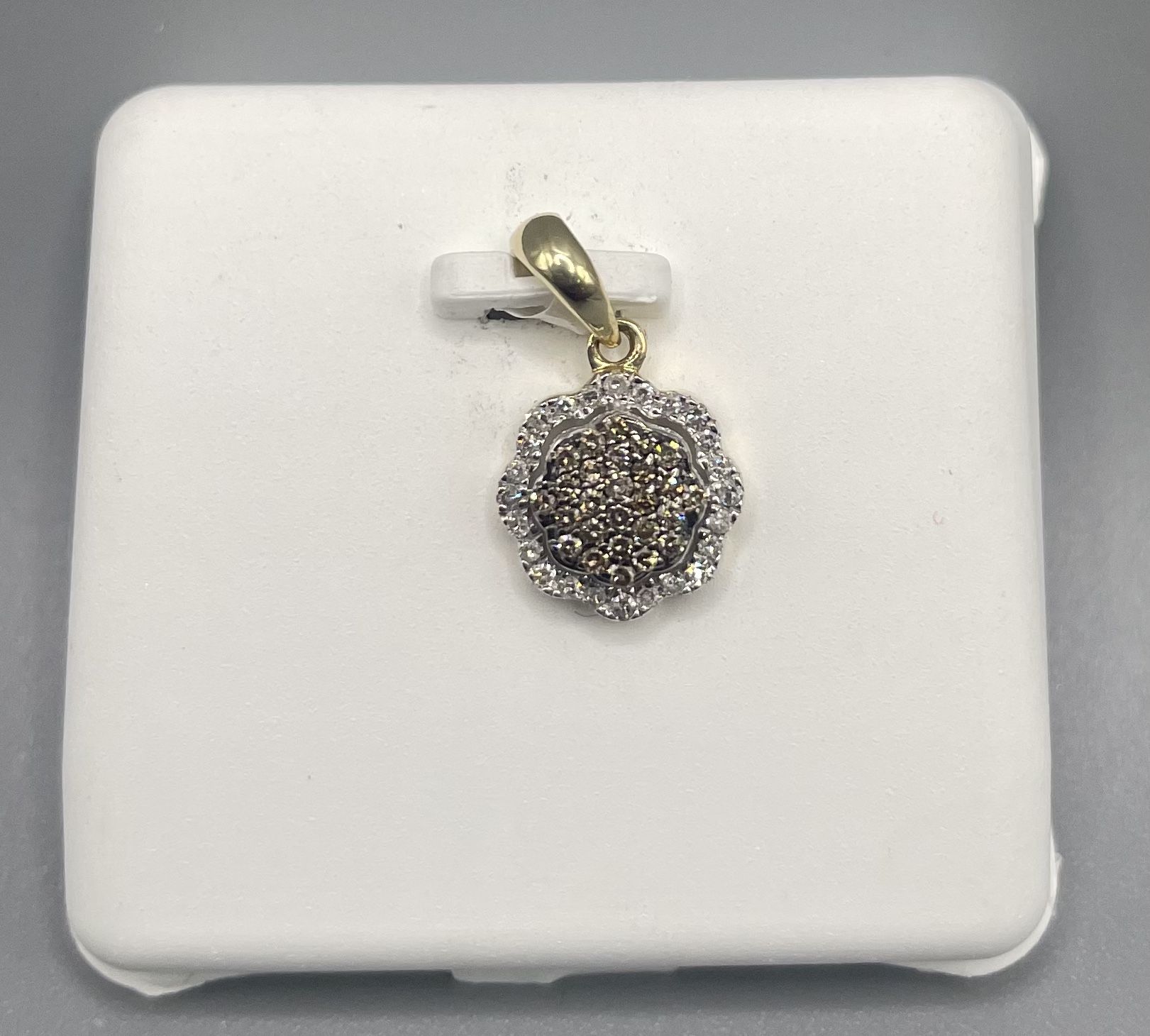 10kt, 0.20ctw Real Gold and Diamond Charm
