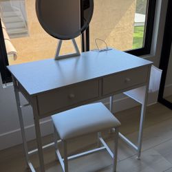 Makeup Vanity With Stool 