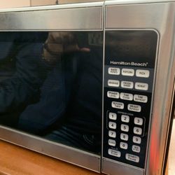 Almost New Microwave!!!!!!🔥🔥