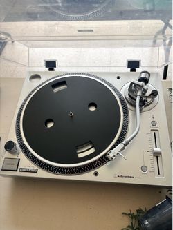 Audio Technica Record Player Excellent Condition Silver. No Charger but can get it off Amazon for cheap