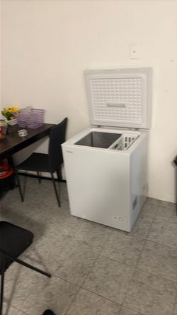 Vissani deep freezer 3 1/2 feet tall 2 1/4 wide
