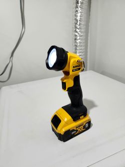 Dewalt flashlight with battery
