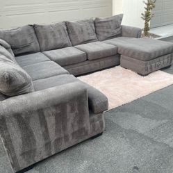 Huge Grey Sectional Couch Sofa From Ashley Furniture In Excellent Condition- FREE DELIVERY 🚛