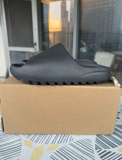 Yeezy Slide Onyx - Size 9