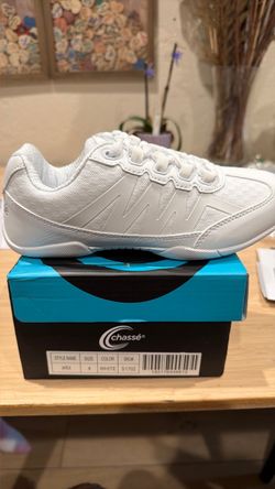 Size 4 girls cheer shoes