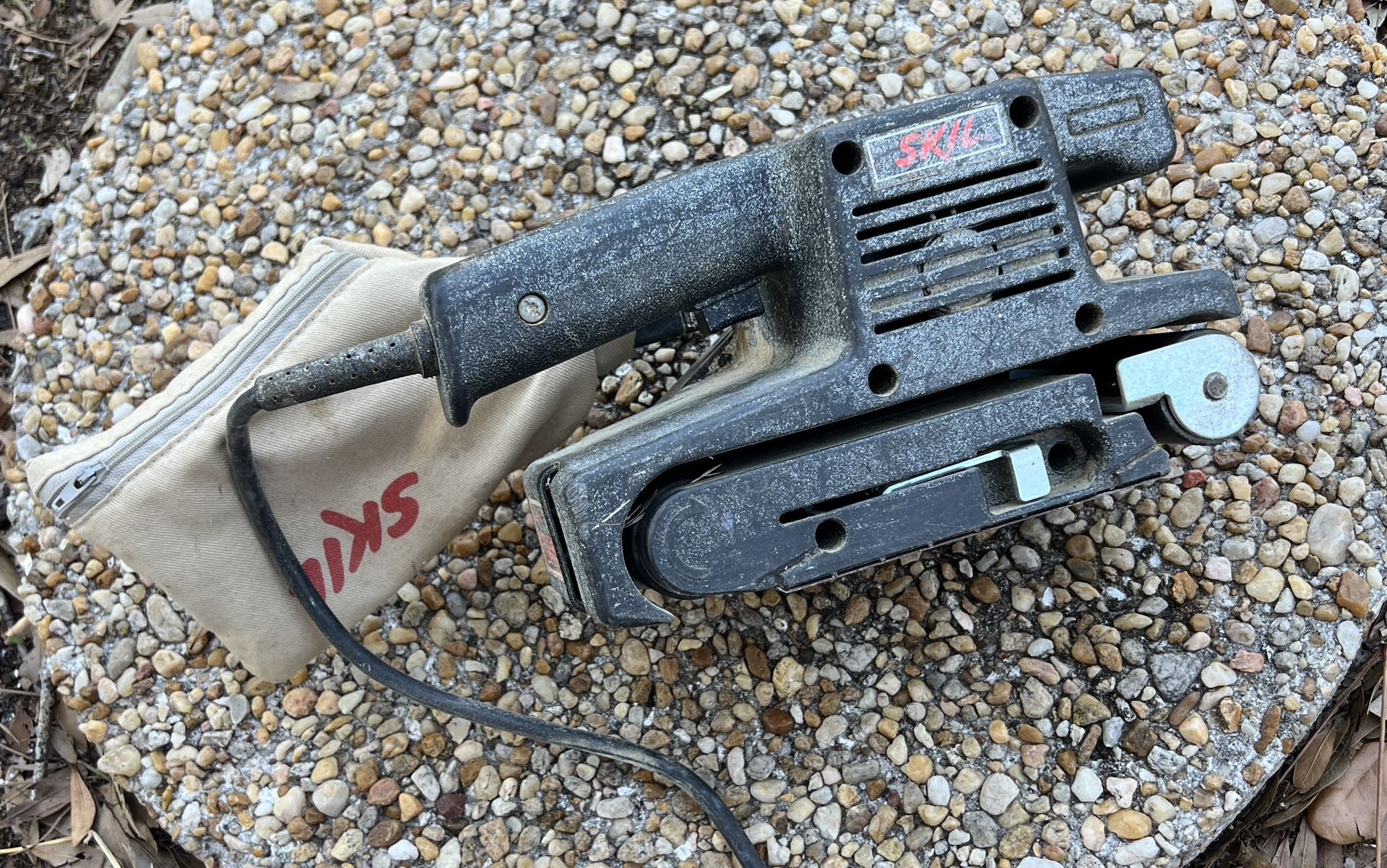 Skil Model 7313 Auto Track Control Corded Belt Sander in Black Works!