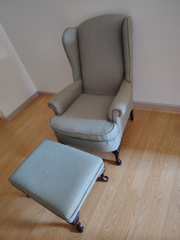 Chair With Ottoman 