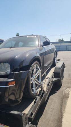 Chrysler 300 parts partout
