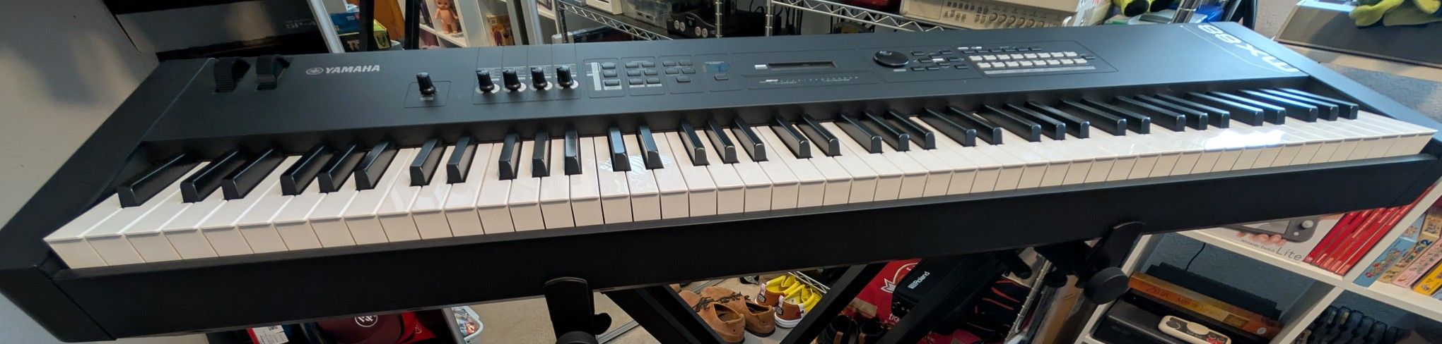 Yamaha MX-88 With Adjustable Stand