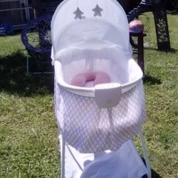 Bassinet  Delta Children's Deluxe