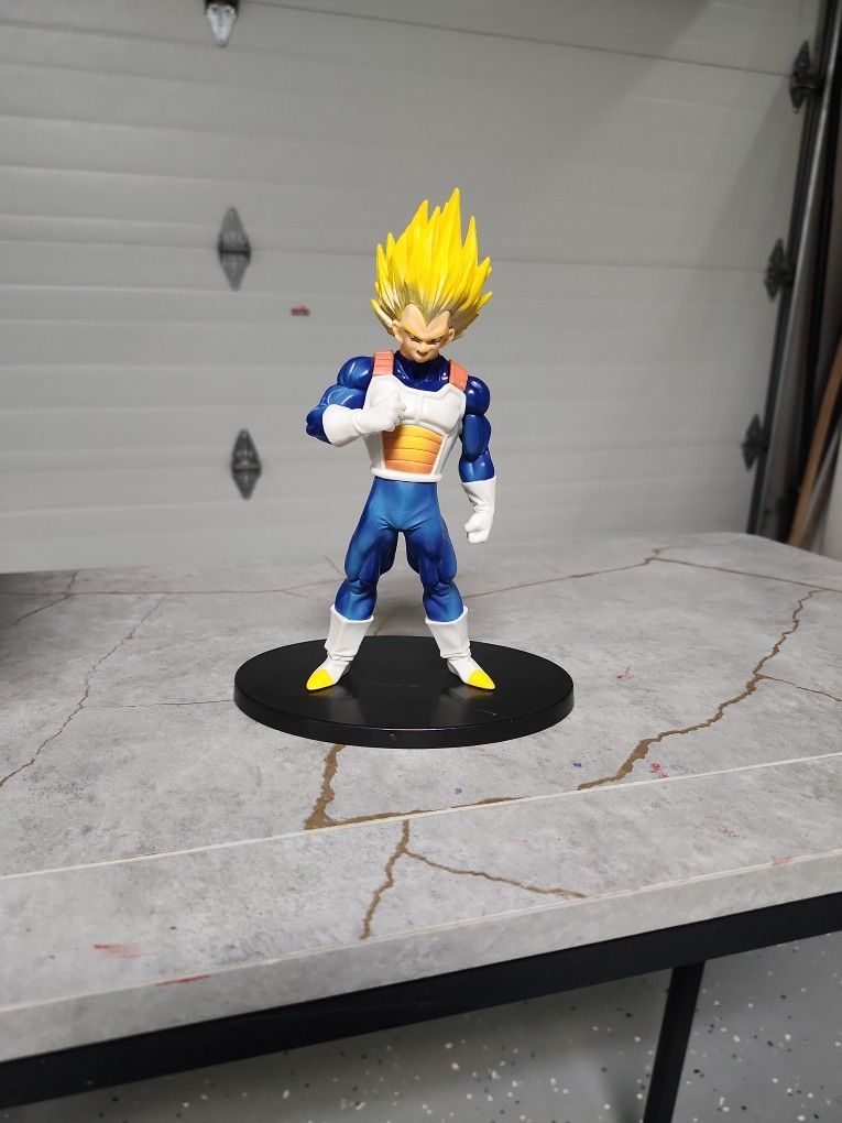 Super Saiyan Vegeta - 6 Inch Statue