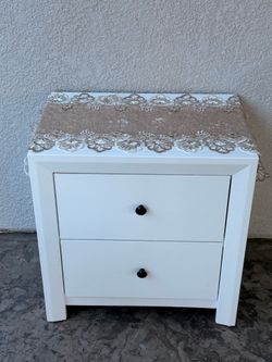 1 nightstand only with 2 drawers