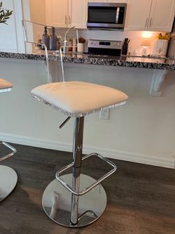 2 Bar stools