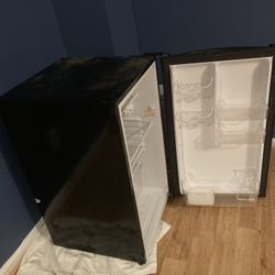 Magic chef 4.4 cu. ft. Mini Fridge