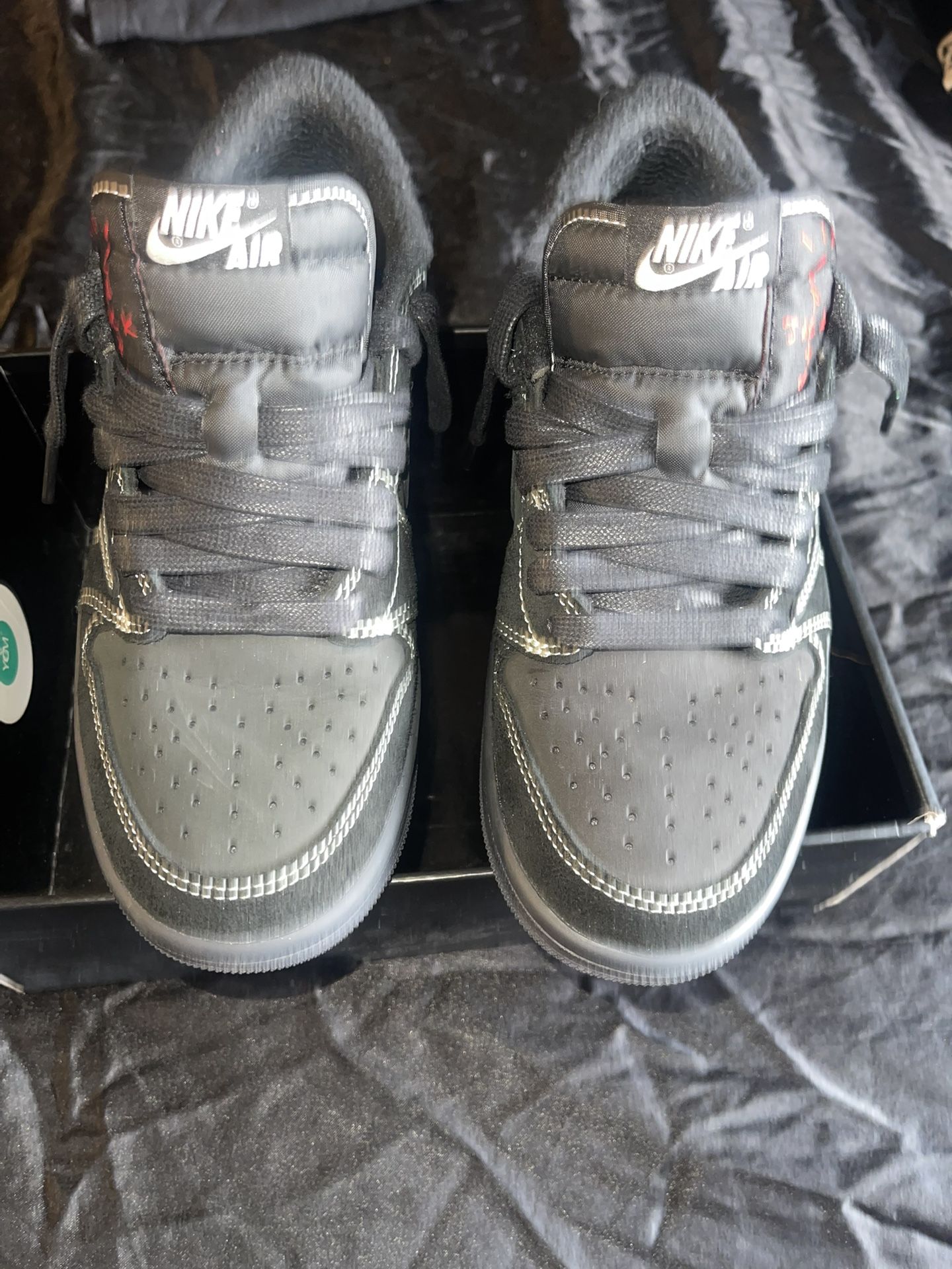 Travis Scott Jordan 1s