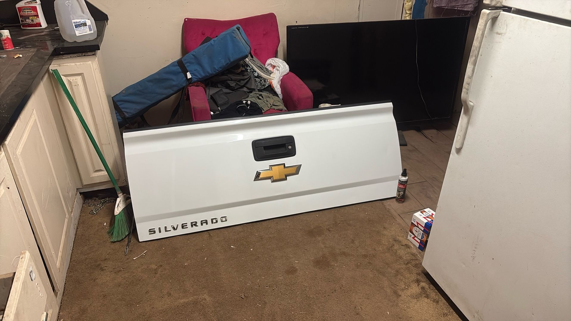 2016 Chevy Silverado Rear Tailgate Whit Key