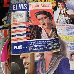 Lot Of 16 Elvis Magazines 