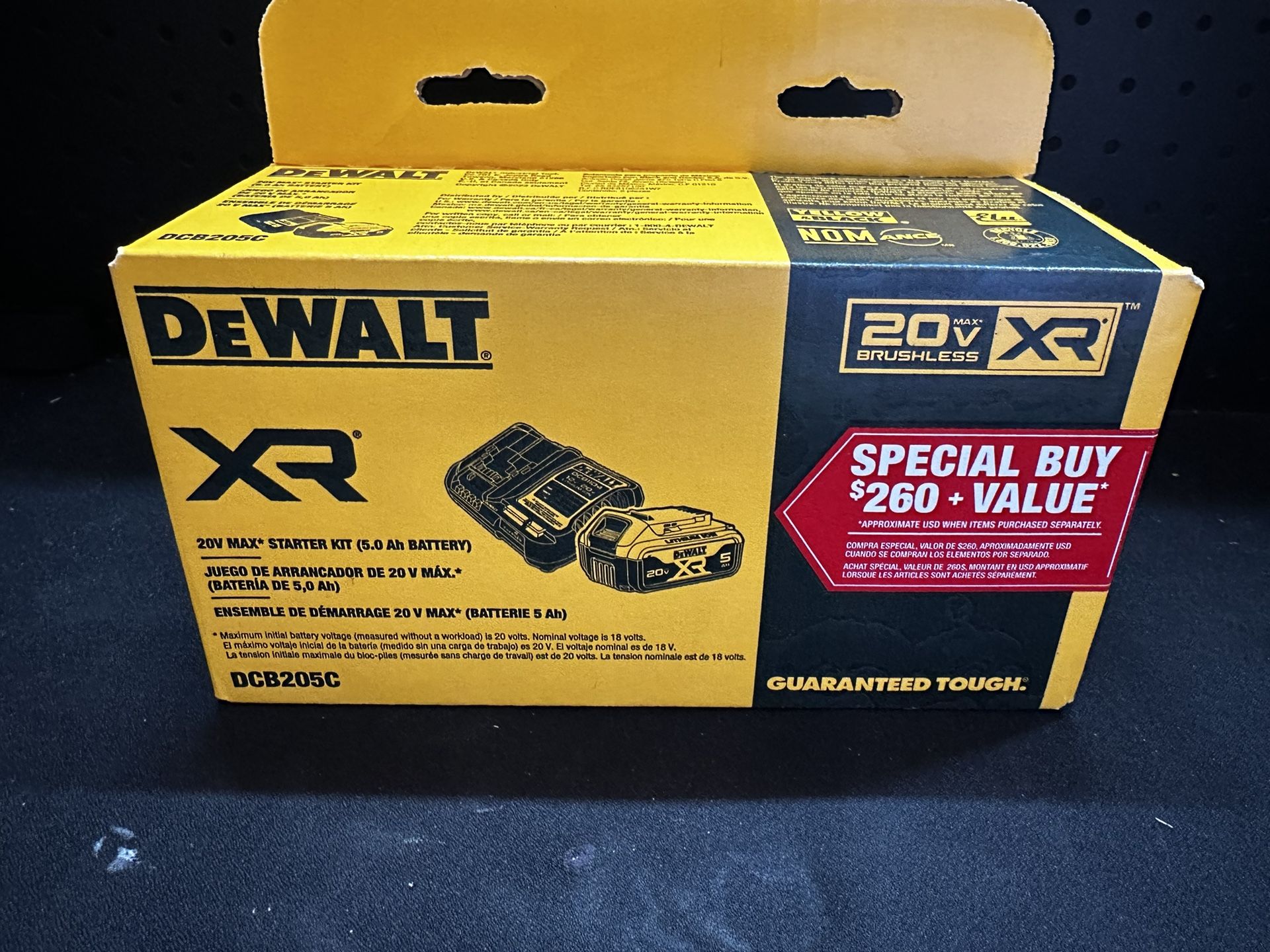 DEWALT 20V XR 5.0ah with charger battery kit. BRAND NEW