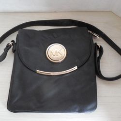 MK Michael Kors Big Logo Black Shoulder Purse Handbag with Magnetic Closure & Zipper Pockets