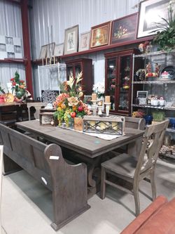 Kitchen and Dining Table Sets / Comedóres