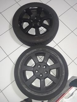 Two wheels cadilac 17 " 5 lugs