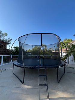 14’ Trampoline with LED Lights, Sprinkler & Ladder – Like New!