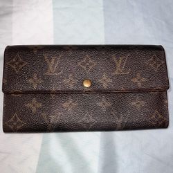 Authentic LV Sarah Wallet Monogram