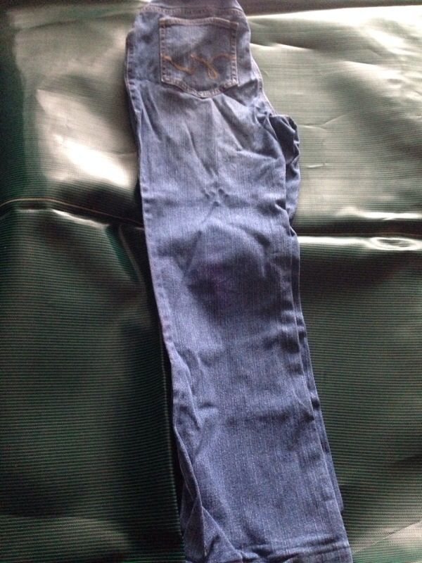 Size medium maternity jean