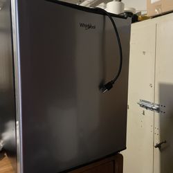 Whirlpool 2.7 Cubic ft Mini Fridge